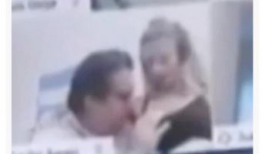 亲胸摸下面视频